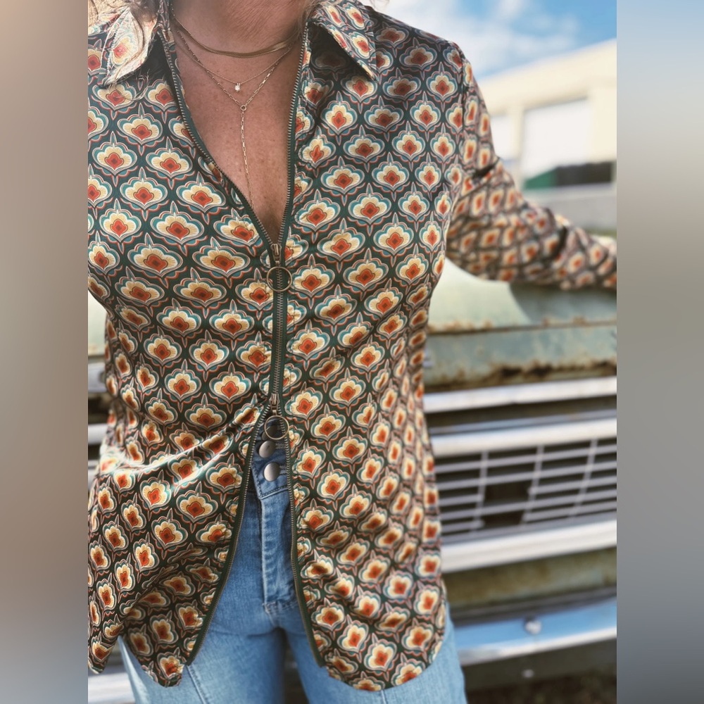 Vintage-Inspired Satin Double Zip Shirt – Bohemian Retro Print NWOT